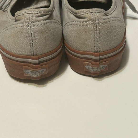 Gray Vans With Gum Soles Size: 7 Mens 8.5 Womens - Picture 7 of 9